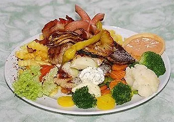 梅努沃特酒店 3* 圣卡荐